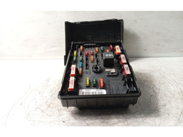 Pojistková skříňka 3C0937125A Volkswagen PASSAT 2014