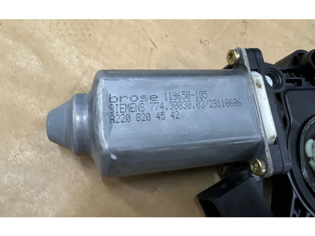 Zámek zadních dveří A2208204542 Mercedes-Benz C W203 2001