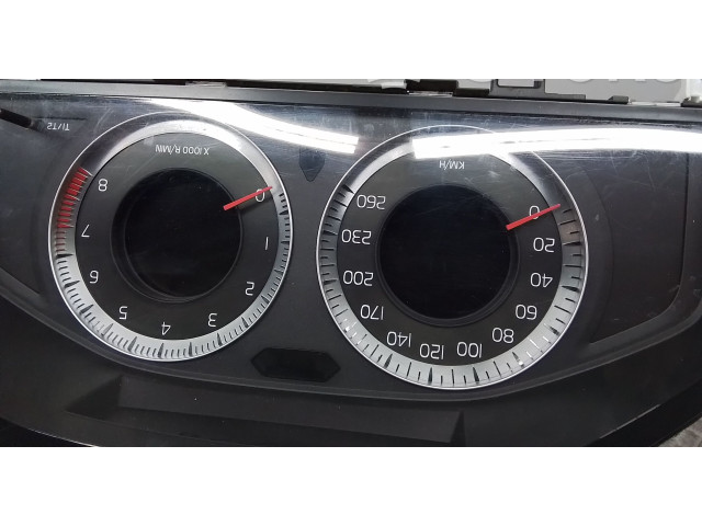 Панель приборов 31254536 Volvo V70