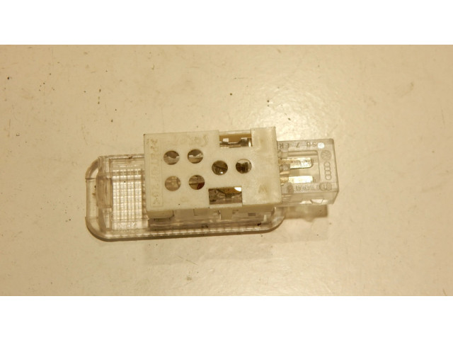 Фонарь освещения передней двери (внутри)