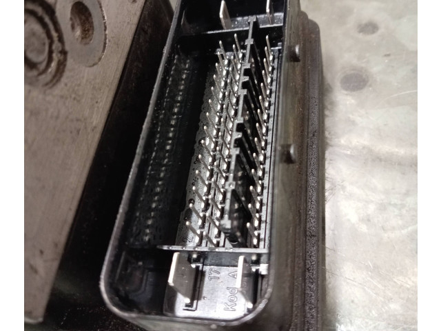 Блок АБС 8671224, 5WK84002   Volvo  V70  2000 - 2004 года