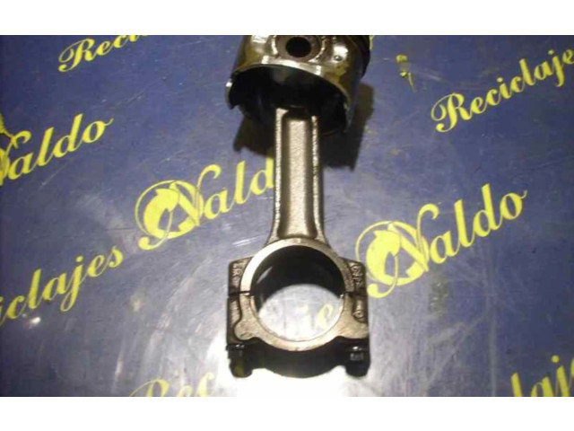 Поршень с шатуном Renault Kangoo I