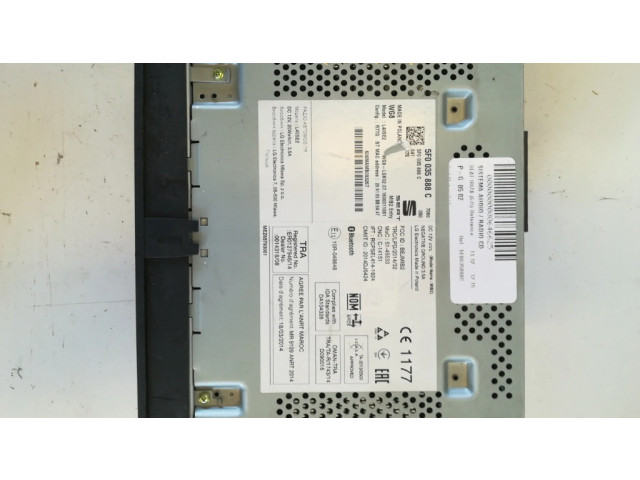 Радио/ проигрыватель CD/DVD / навигация