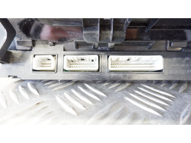 Přístrojová deska Toyota Prius (XW30) 2011 8380047120, 8380047120