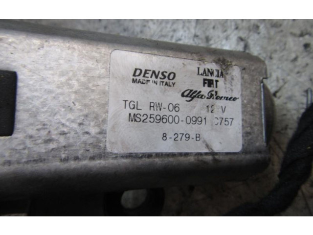 Моторчик заднего дворника 51792290, 2596000991    Fiat Bravo