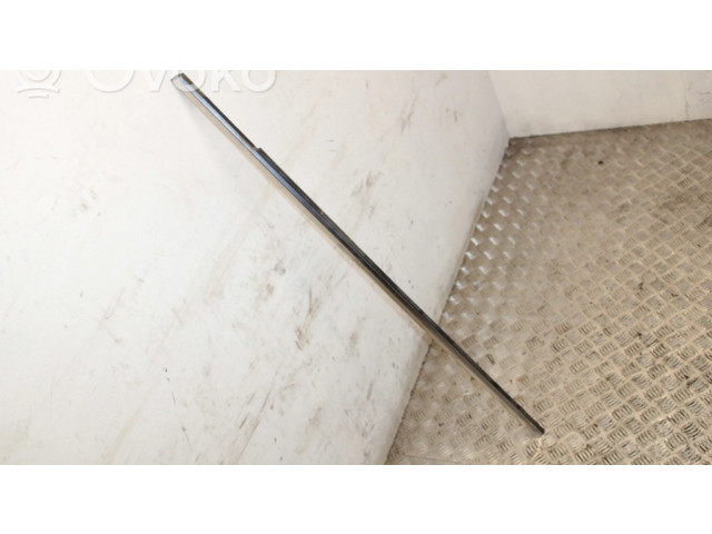 Отделка стекла передней двери