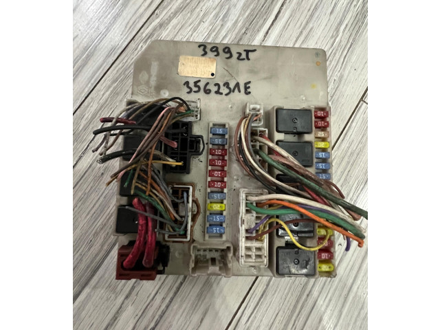 Блок предохранителей  356231e   Renault Clio III    