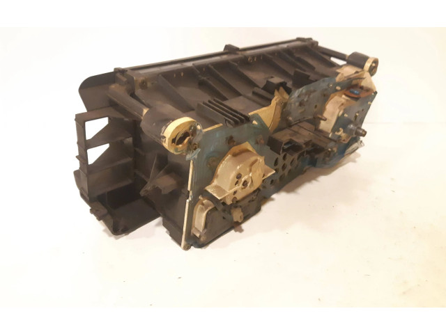 Přístrojová deska Audi 80 90 B2 1986 88471067, 81117275