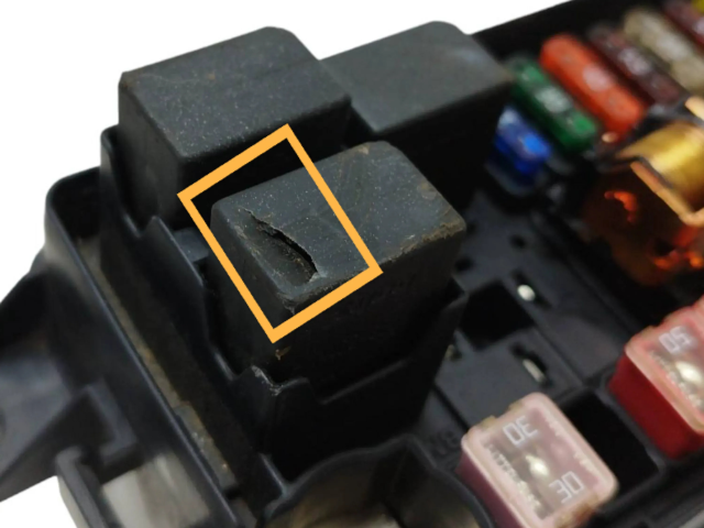 Блок предохранителей 9213372, 17236010 Mini One - Cooper Coupe R56