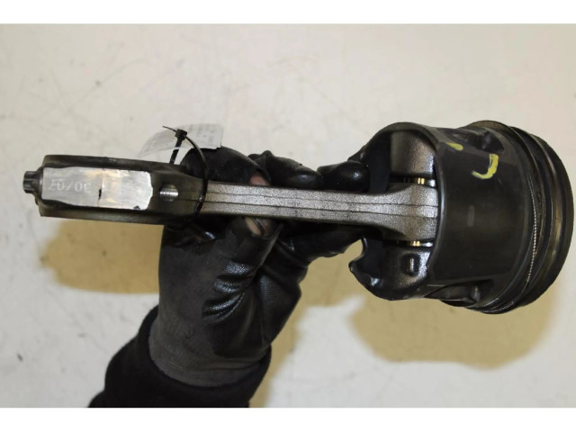 Поршень с шатуном Dodge Nitro для дизельного двигателя 2.8