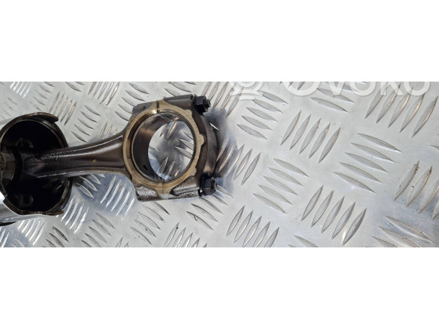 Píst    Mitsubishi Pajero     