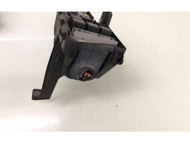 Блок предохранителей 30728132, 30728132 Volvo V70