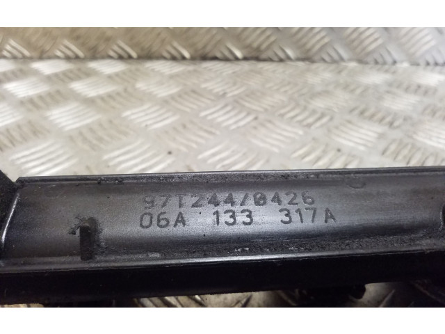 Топливная рампа 06A133317A   Volkswagen Golf IV  