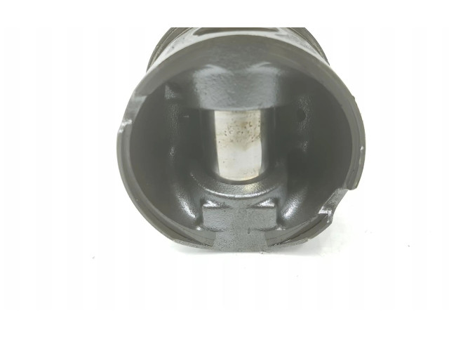 Píst 11247790515, 7790515 BMW 1 E82 E88 pro naftový motor 2.0