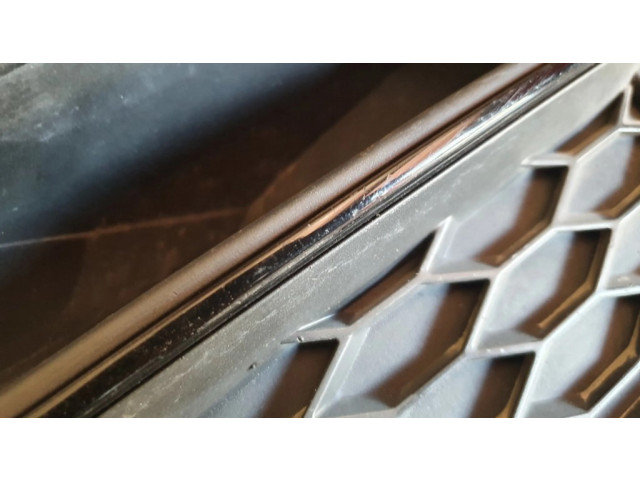 Нижняя решётка (из трех частей) Audi A3 S3 8V 2013-2019 года 8V3807681      