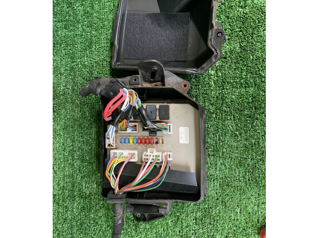 Блок предохранителей  8H132197, 674658A   Renault Clio III    