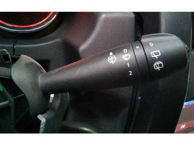 Ручка стеклоочистителей    Dacia Duster