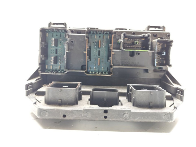 Блок предохранителей 68303924AB Jeep Wrangler