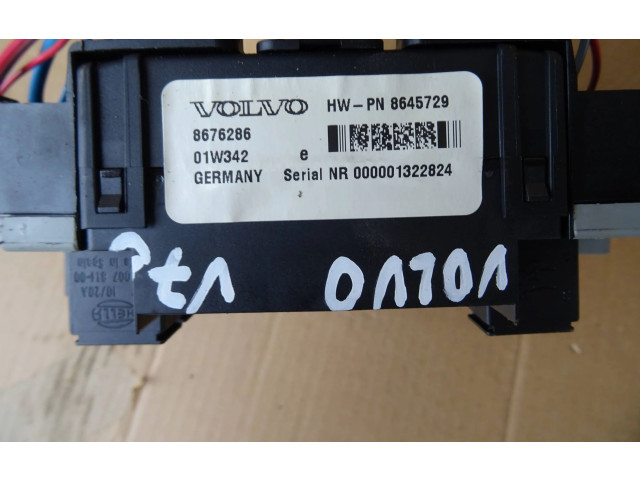 Блок предохранителей  8676286, 01W342   Volvo V70    