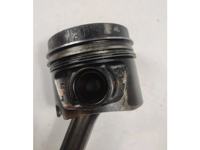  Поршень с шатуном  038J  Volkswagen PASSAT B6  