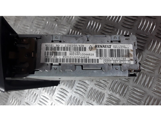 Радио/ проигрыватель CD/DVD / навигация