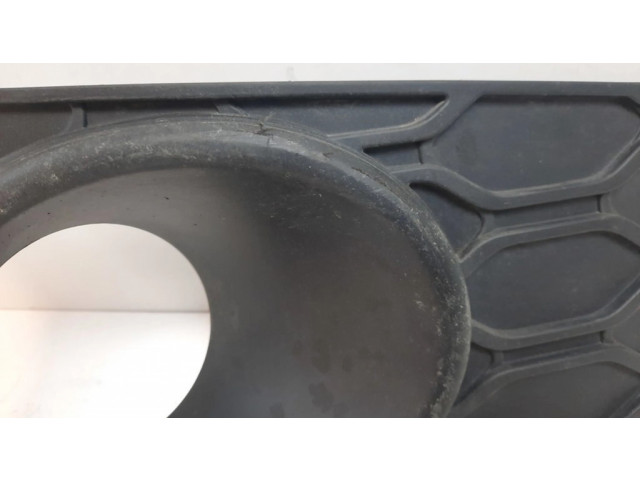 Декоративная решётка противотуманной фары