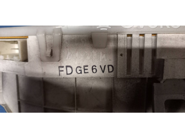 Панель приборов FDGE6VD Mazda 626