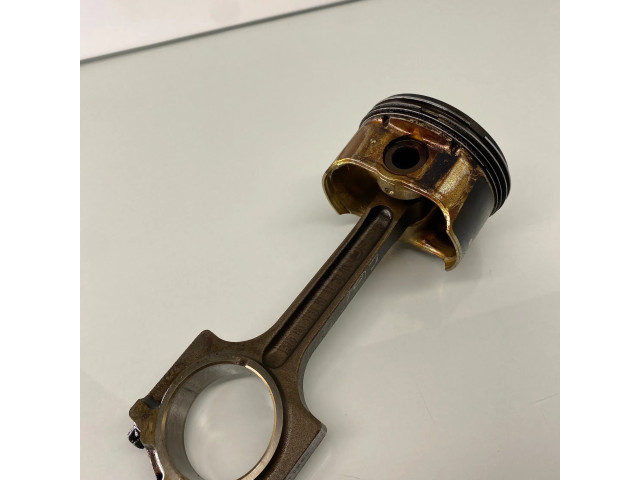 Píst CGBA Ford Mondeo Mk III pro benzínový motor 1.8