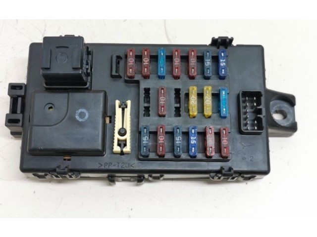 Блок предохранителей Daihatsu YRV