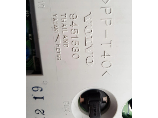 Přístrojová deska  Volvo S70  V70  V70 XC 1998 9451530  