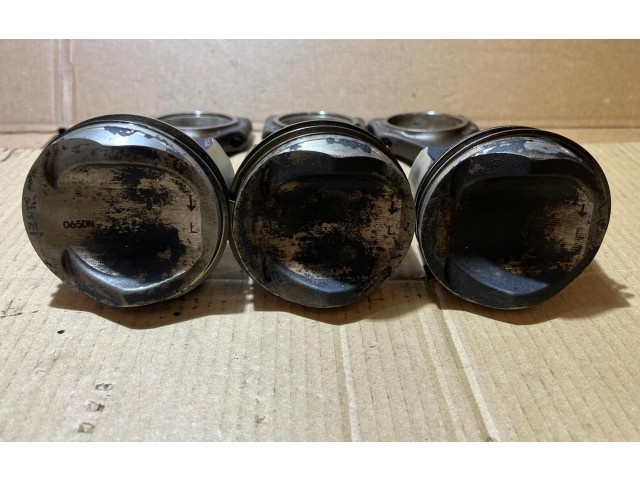 Píst Audi A8 S8 D4 4H