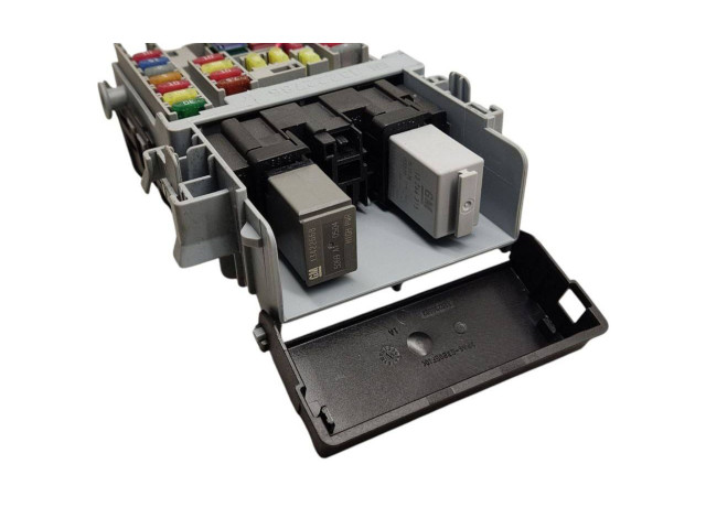 Pojistková skříňka 13222786, 525230582 Opel Zafira C 2016