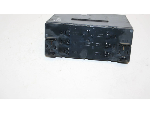 Блок предохранителей 3C0937049E Skoda Octavia Mk2 (1Z)