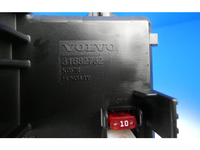 Блок предохранителей 31682732, K067R Volvo XC90
