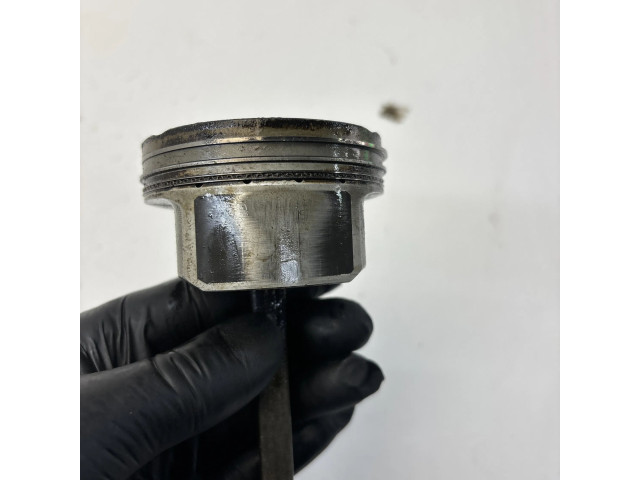 Píst G4FA Hyundai i30 pro benzínový motor 1.4 G4AF