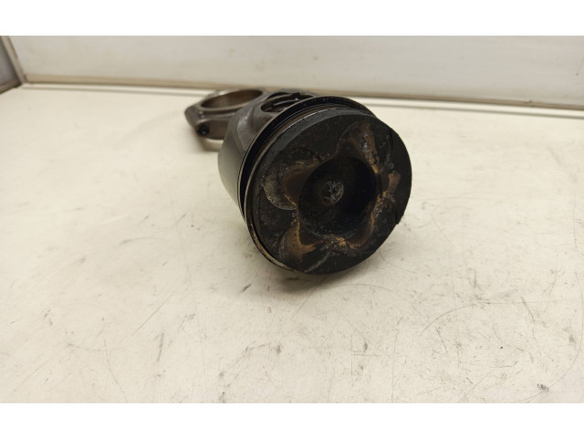  Поршень с шатуном  81L79  Volvo XC90  