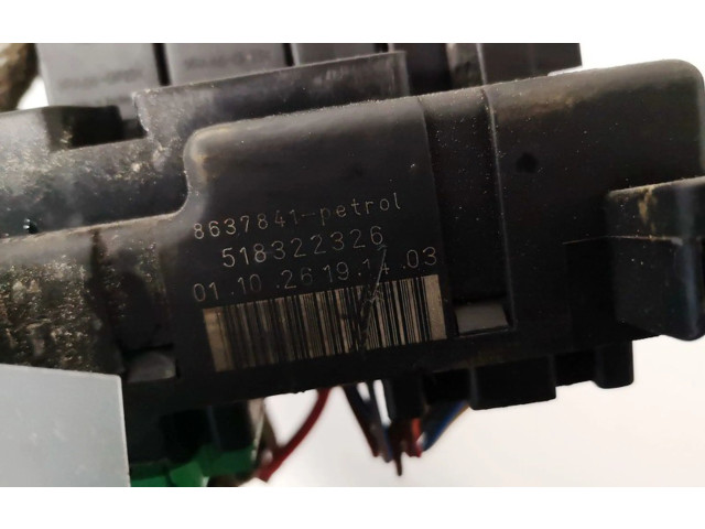 Блок предохранителей 8637841, 518322326 Volvo V70