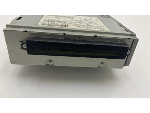 Радио/ проигрыватель CD/DVD / навигация