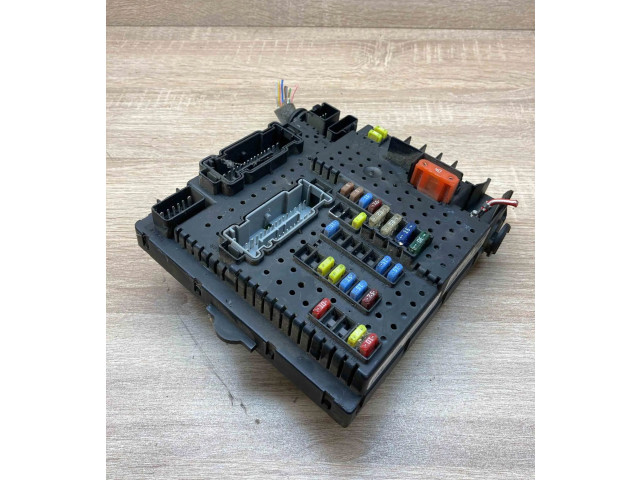 Блок предохранителей 30728512, 28017881 Volvo XC90