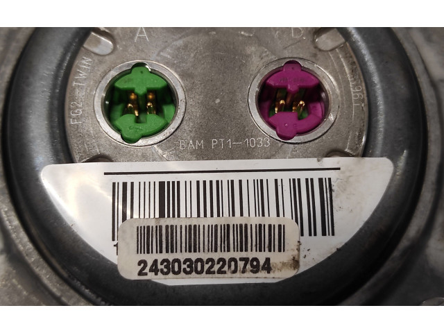 Подушка безопасности водителя 8684179 Volvo V70