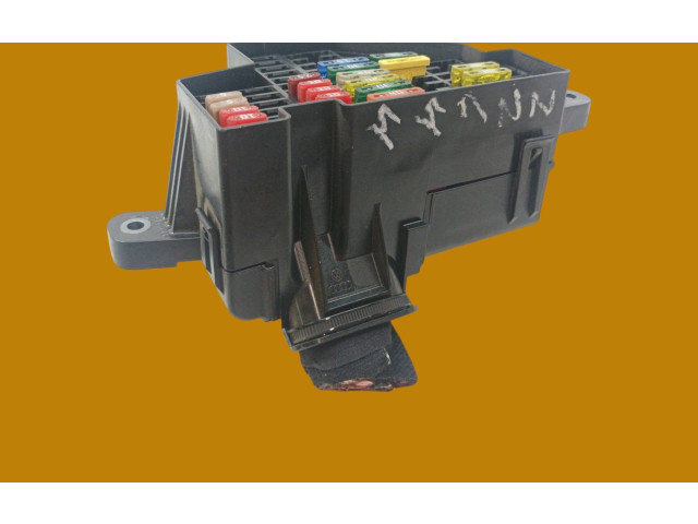 Блок предохранителей  105KM, TDI   Volkswagen Jetta V    