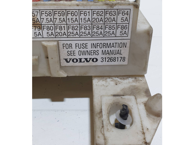 Блок предохранителей 31254903, 519096804   Volvo V50       