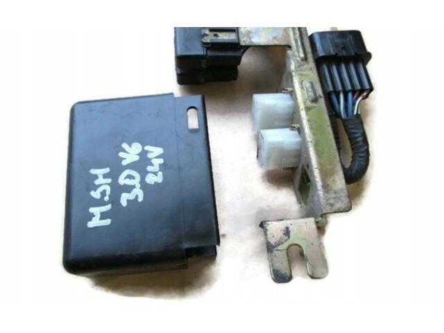 Блок предохранителей     Mitsubishi Pajero Sport I    