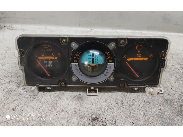 Přístrojová deska Mitsubishi Pajero 1988 MB521162