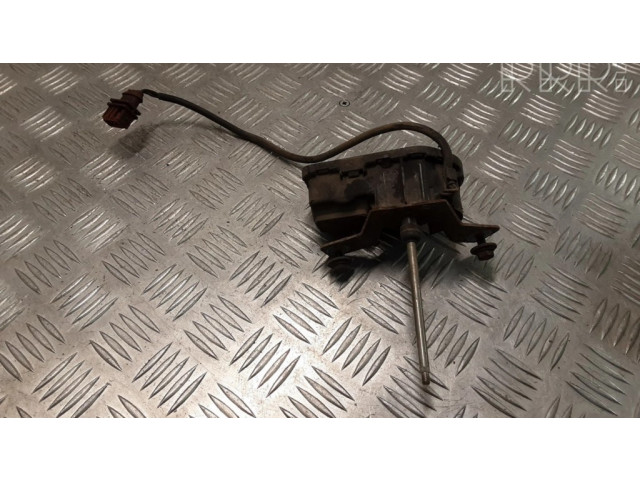 Моторчик стеклоочистителя 9178872    Volvo V70