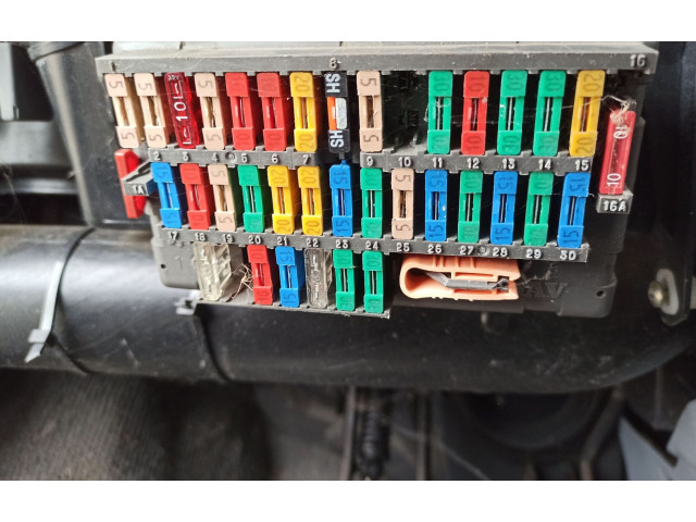 Блок предохранителей Peugeot 806