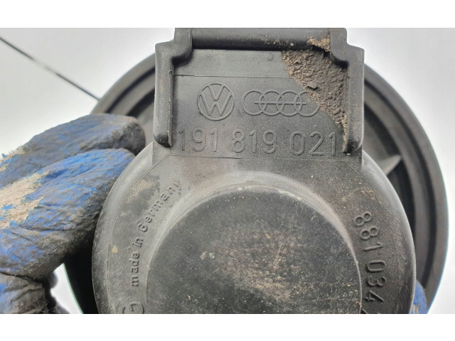 Центральная воздушная решётка    881034735   Volkswagen Golf II