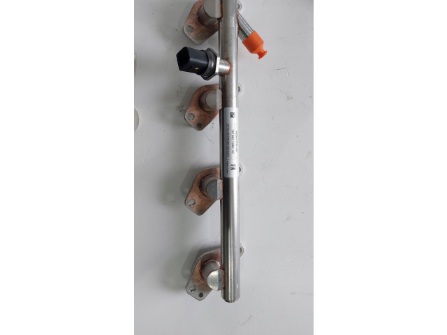 Топливная рампа A2640700100   Mercedes-Benz C W205  