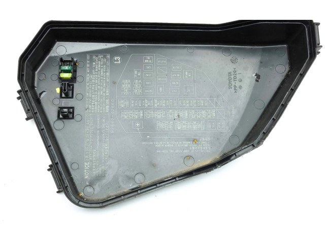 Pojistková skříňka 8262033130 Toyota RAV 4 (XA50) 2019
