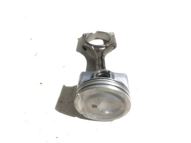 Píst ECJea   Ford Mustang VI  pro benzínový motor 2.3  